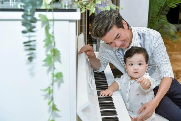 Ban đầu anh dự định tổ chức với quy mô lớn nhưng vì dịch bệnh nên nam ca sĩ phải rút gọn mọi thứ.