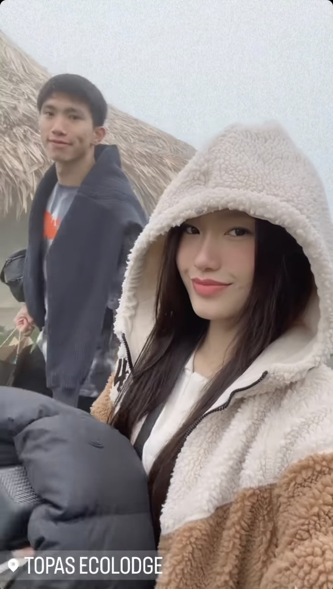 Người đẹp đang có chuyến du lịch đến Sapa cùng Đoàn Văn Hậu và hội bạn thân bao gồm Hà Đức Chinh và bà xã Mai Hà Trang, Thành Chung và bà xã Uyên Kem.