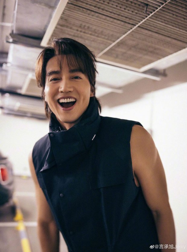 Không cười thì ngầu, cười lên lại khiến các chị em rớt hết 