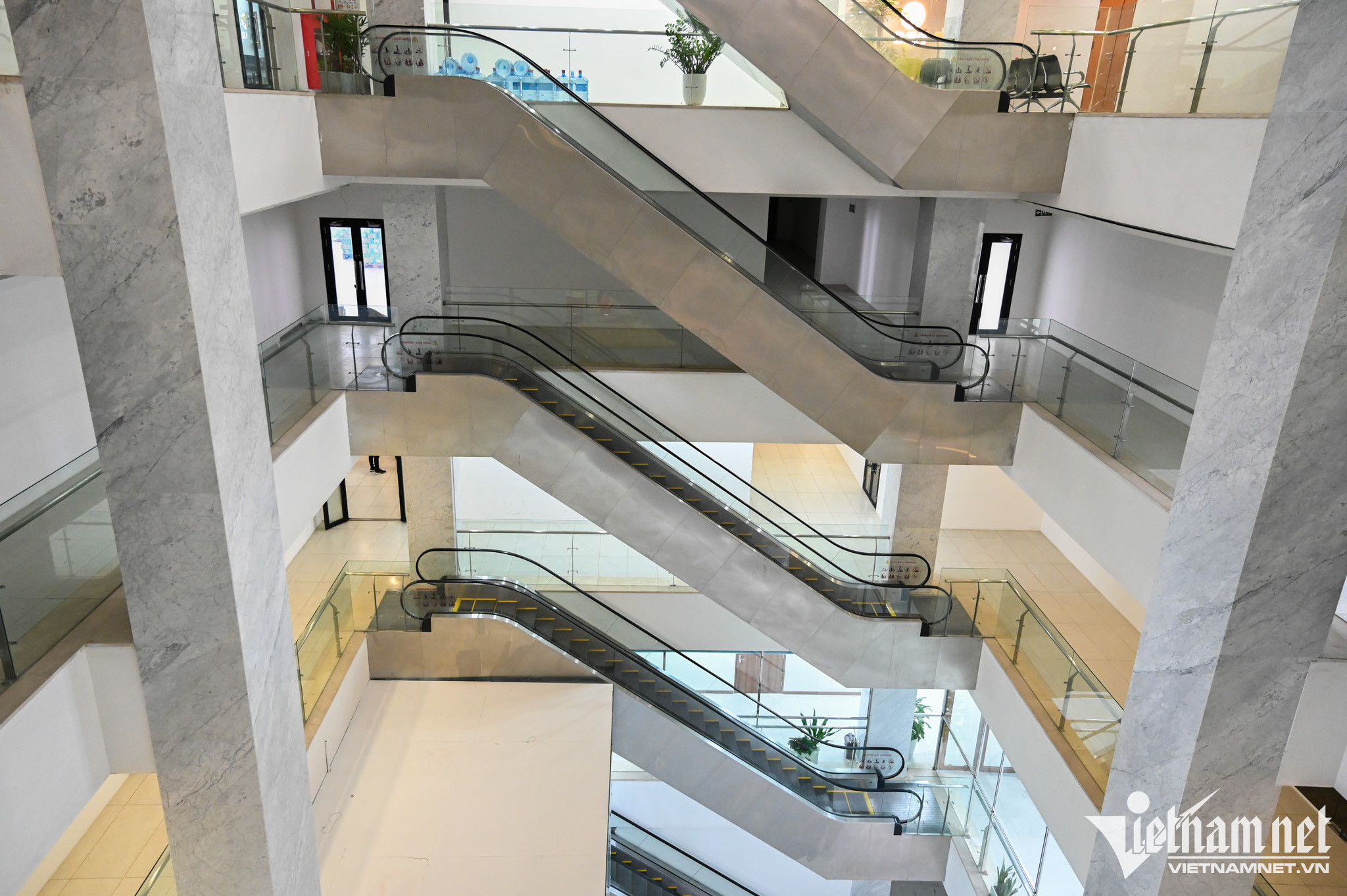 Rơi vào tình cảnh tương tự là TTTM Artemis (quận Thanh Xuân), điểm shopping từng thuộc top các khu mua sắm hàng đầu tại Hà Nội nay cũng 