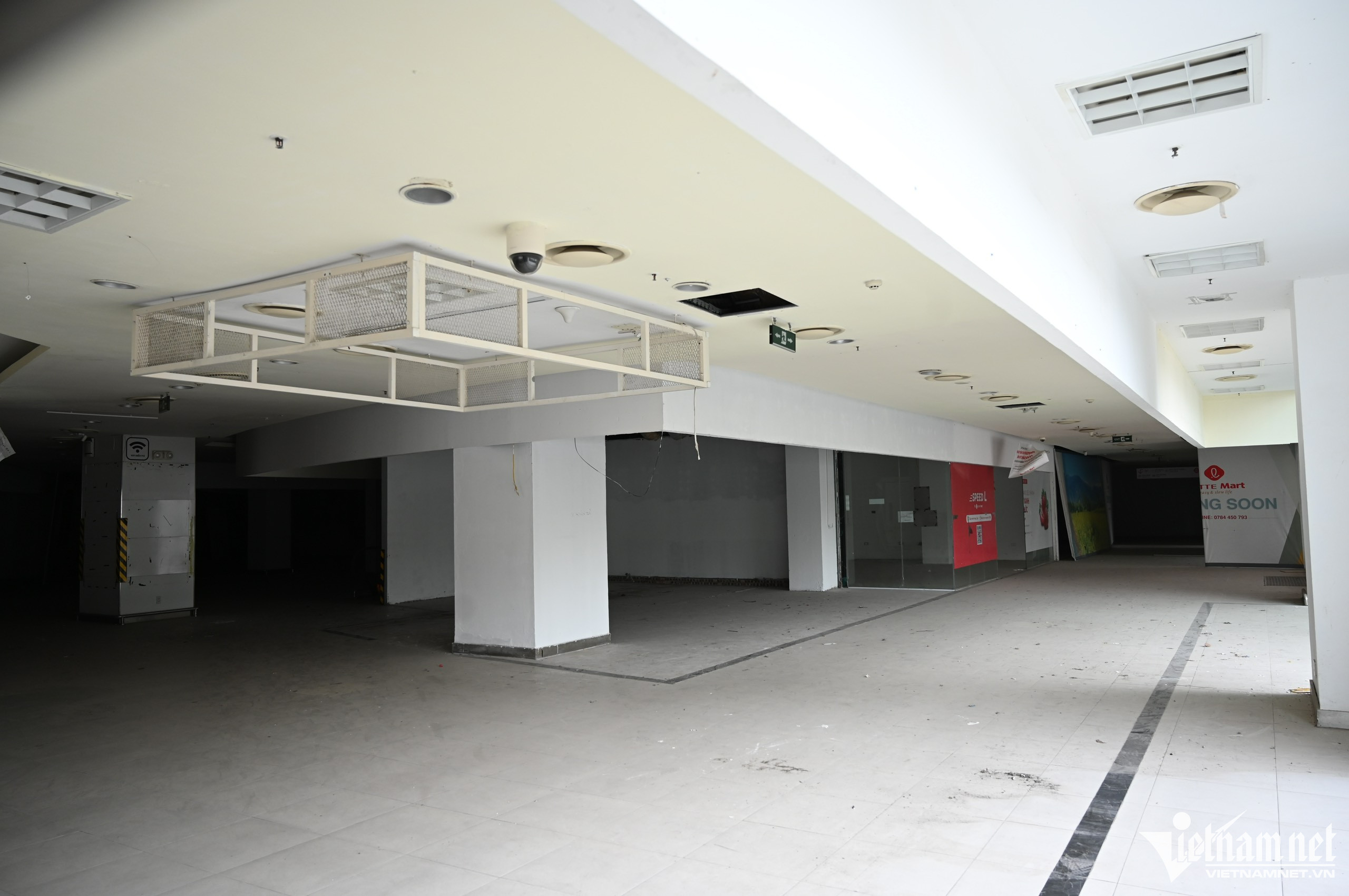 Lotte Mart Đống Đa khai trương tháng 3/2014, là trung tâm lớn nhất với hơn 20.000m2 sàn bán lẻ, lớn gần gấp 7 lần so với hai trung tâm của Lotte tại Hà Nội là Cầu Giấy và Ba Đình. Mặc dù nằm ở khu vực khá trung tâm sầm uất của thủ đô, siêu thị này không được nhiều người tiêu dùng quan tâm. 