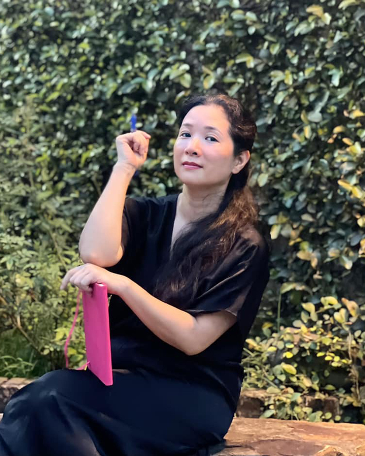 Từ lâu, ca sĩ Thanh Thanh Hiền chuyển hẳn về nhà vườn ở Sóc Sơn (Hà Nội). Nữ nghệ sĩ xây căn nhà nhỏ hai tầng, mái Thái, phần đất rộng còn lại trồng cây ăn quả và cây cảnh. Đây là không gian nữ ca sĩ cùng các con hoà mình vào thiên nhiên và tạo nguồn cảm hứng viết tiểu thuyết, thơ, sáng tác nhạc. 