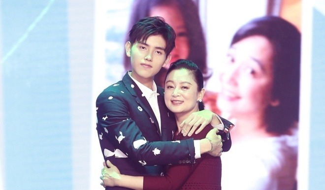 Trần Hồng là người hậu thuẫn mọi chuyện cho con trai.