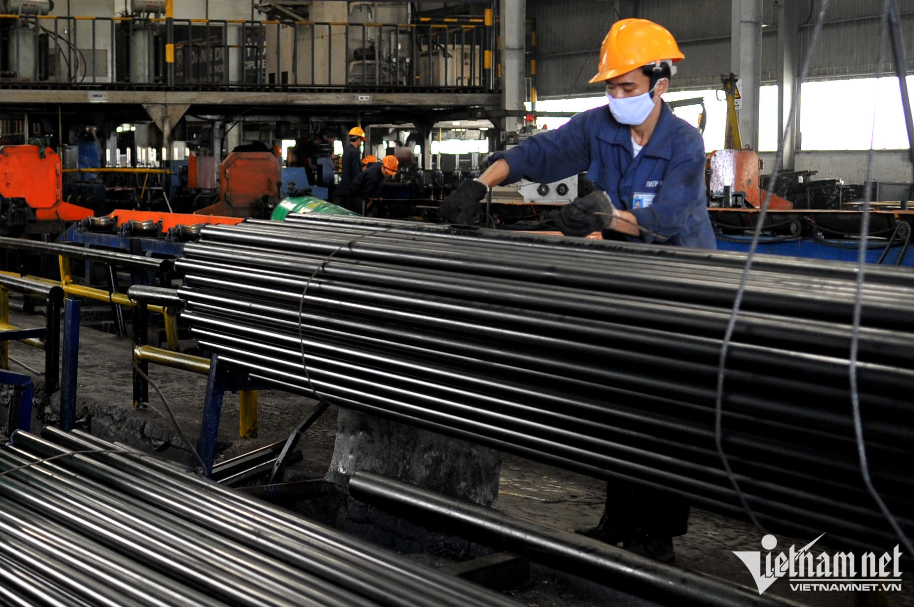 Giá thép trong nước tiếp tục tăng mạnh (Ảnh: Hoàng Hà)