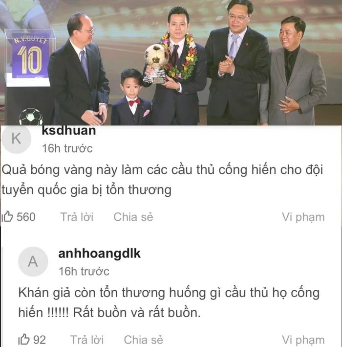 Người hâm mộ nhận xét: Quả bóng vàng làm các cầu thủ cống hiến cho đội tuyển quốc gia bị tổn thương. Ảnh: Anh Đồng