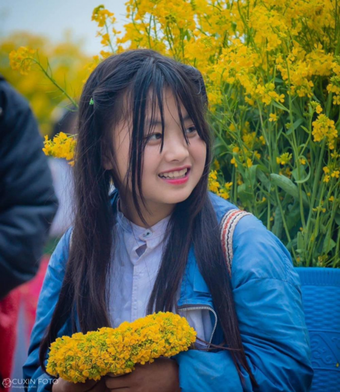 Trước đó không lâu, Phúng Phính cũng đăng tải đoạn clip ngắn với tinh thần khá vui vẻ. Đặc biệt, cô bé còn xác nhận chuyện mình đã có mặt ở Hà Nội.