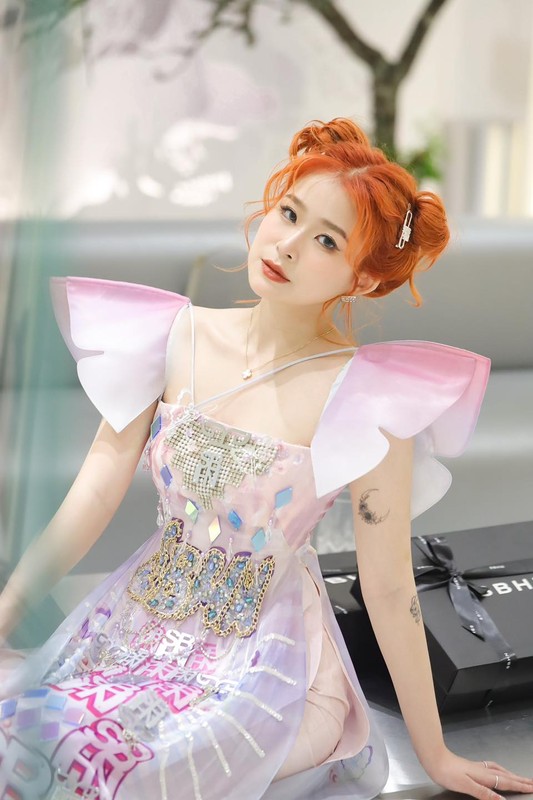 Ở tuổi 20, nữ rich kid không chỉ sở hữu ngoại hình xinh xắn, cuộc sống sang chảnh đậm mùi tiền mà còn là chủ nhân của list thành tích cực kì đáng ngưỡng mộ.