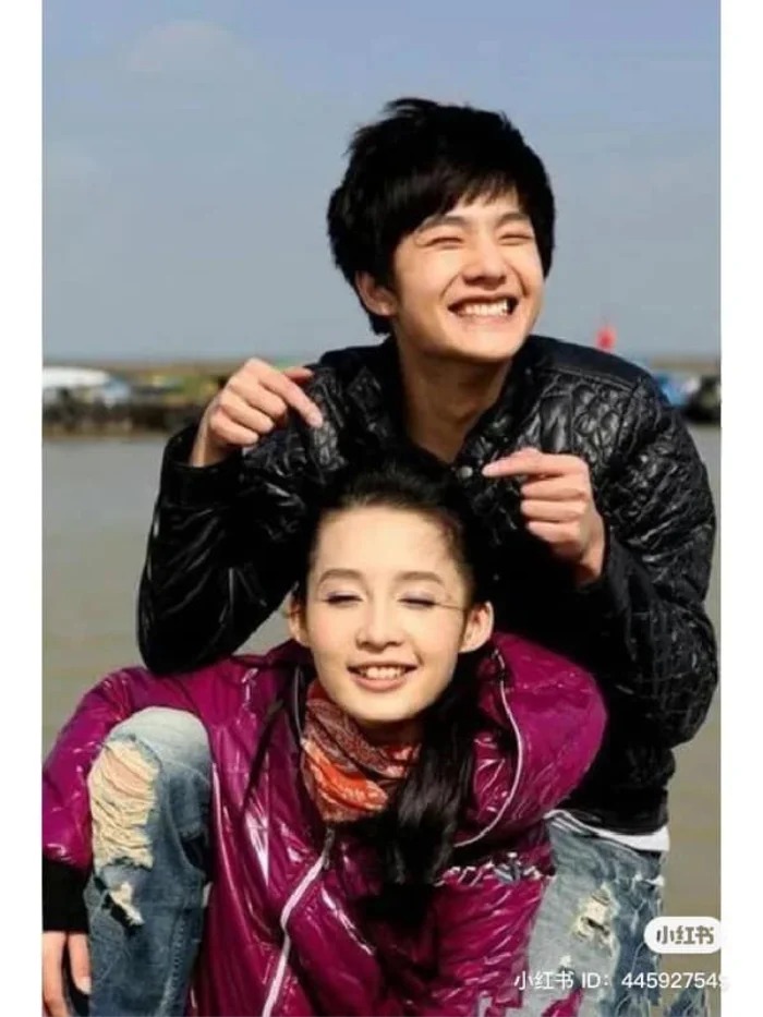 Dương Dương và Lý Thấm được cho là từng hẹn hò. Cả hai còn là tình đầu của nhau.