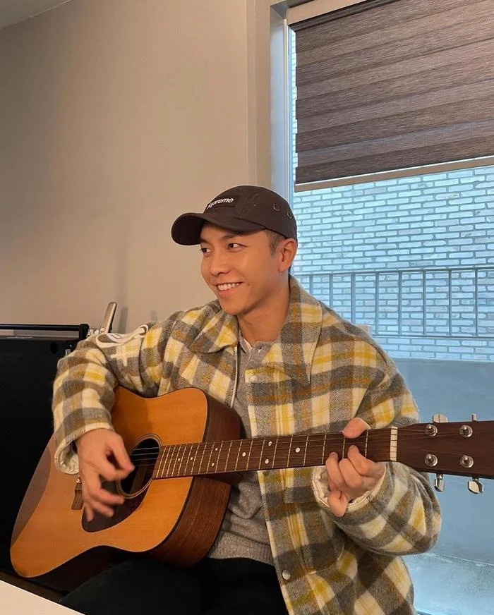 Một trong những hình ảnh mới nhất của Lee Seung Gi