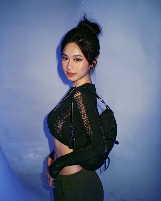 Về phía Hàn Hằng, cô cũng chia sẻ, bản thân cô chưa từng phẫu thuật thẩm mỹ.