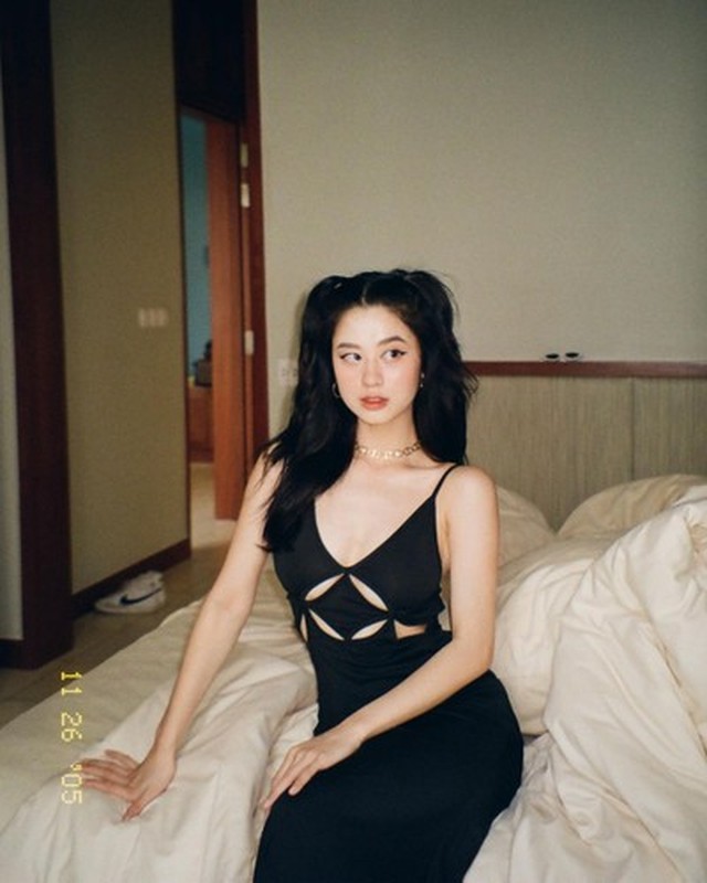 Trước khi có vóc dáng cân đối như hiện tại, Hàn Hằng chia sẻ, cô từng sở hữu body gầy gò, không có đường cong rõ nét nên cô đã lựa chọn bộ môn gym để cải thiện vóc dáng.