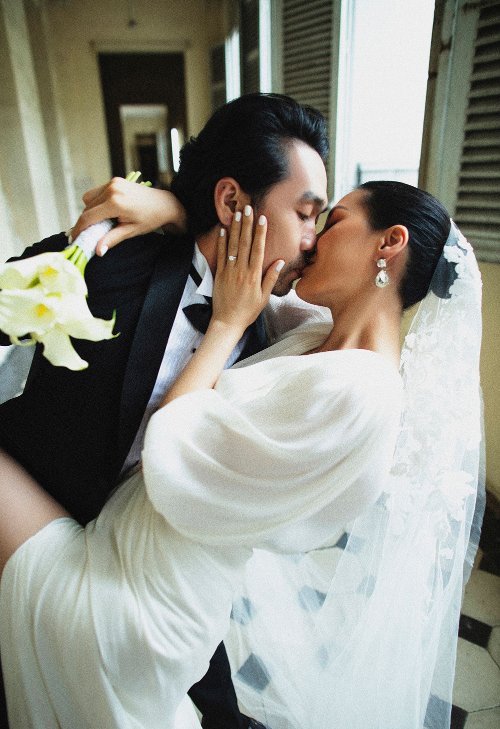 Kathy Uyên còn là đạo diễn của một số bộ phim như Chuyện tình xa xứ, Để mai tính, Âm mưu giày gót nhọn, Em chưa 18, Chị chị em em… Cô cũng tham gia đào tạo diễn xuất và hỗ trợ huấn luyện nhiều diễn viên như Ninh Dương Lan Ngọc, Diễm My 9x, Kaity Nguyễn...