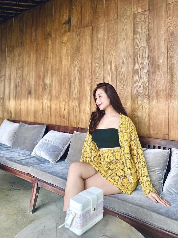 Bên cạnh đó, người hâm mộ cũng dành lời khen tới tiền vệ Phan Văn Đức vì đã thực hiện tốt vai trò “phó nháy”, chụp được những bức ảnh xinh đẹp cho vợ.