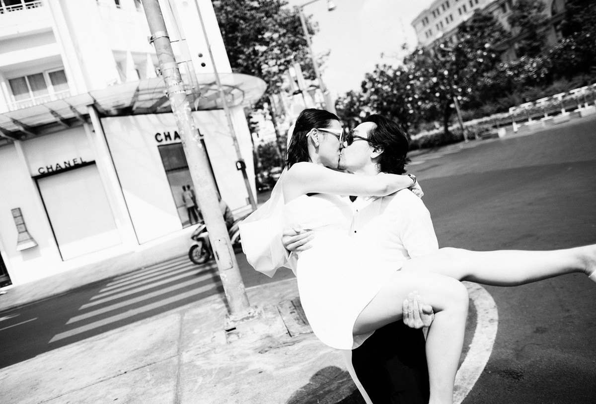 Doanh nhân Vũ Ly Việt sinh ở Canada, làm trong lĩnh vực quảng cáo. Năm 2016, anh được công bố trong danh sách 