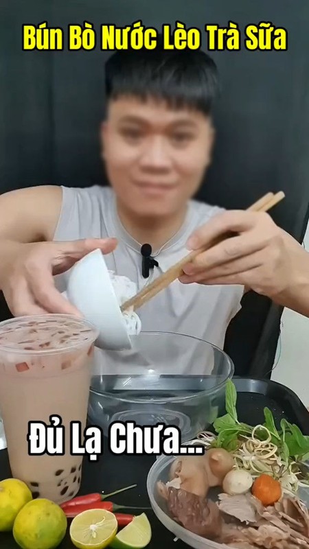 Khi chứng kiến trào lưu ăn uống khác lạ này, phần lớn cư dân mạng tỏ ra khó hiểu, vì nếu ăn như thế thì rất có nguy cơ về đường tiêu hoá và ngộ độc thực phẩm. Ngoài ra kết hợp ăn như vậy sẽ phá vỡ hương vị truyền thống của bún bò.