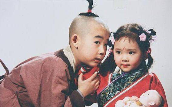 Tiểu Bản Nhi trong phim Hồng lâu mộng.