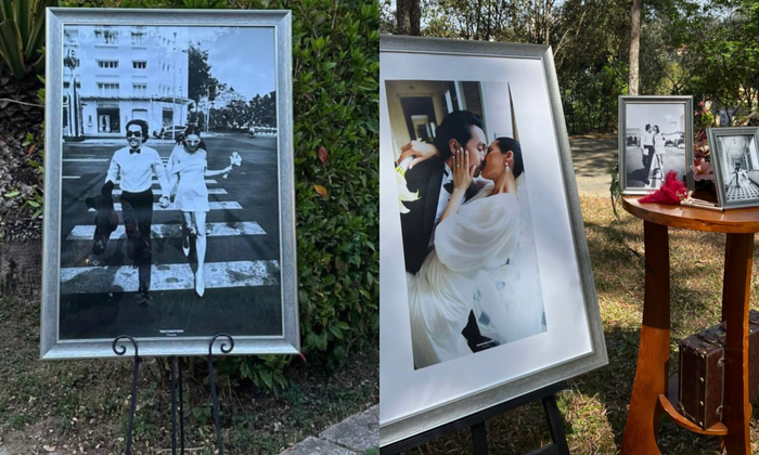 Những bức ảnh ngọt ngào được đặt khắp lối dẫn vào hôn lễ