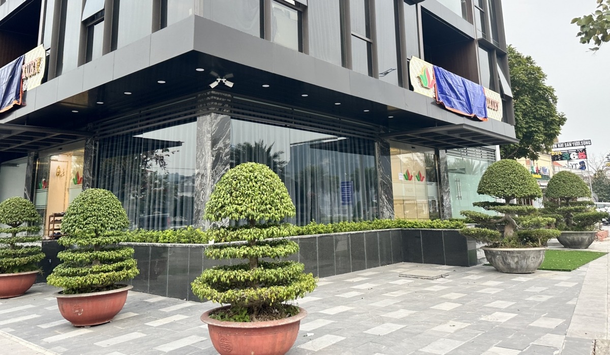 Nha khoa Valis Luxury (đường Trần Quốc Nghiễn, TP. Hạ Long) sau khi bị lực lượng chức năng kiểm tra đột xuất