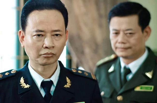 Tùng Dương ghi dấu ấn qua loạt vai phản diện trong các phim truyền hình như Người phán xử, Chuyện phố phường, Hành trình bí ẩn…