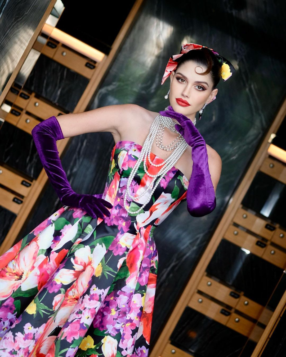 Isabella yêu thích diễn xuất, ca hát, nhiếp ảnh và đam mê trải nghiệm các nền văn hóa. Cô thông thạo tiếng Anh, tiếng Tây Ban Nha và có thể giao tiếp tốt bằng tiếng Pháp, tiếng Italia.