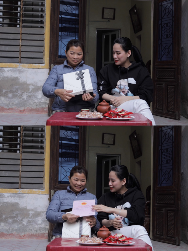 Hà Linh tiếp tục dành tặng mẹ món quà thứ 2 là một cuốn sổ hồng. Theo như nữ YouTuber chia sẻ, cô đã tặng mẹ một căn nhà mới và đây là căn nhà tiếp theo.