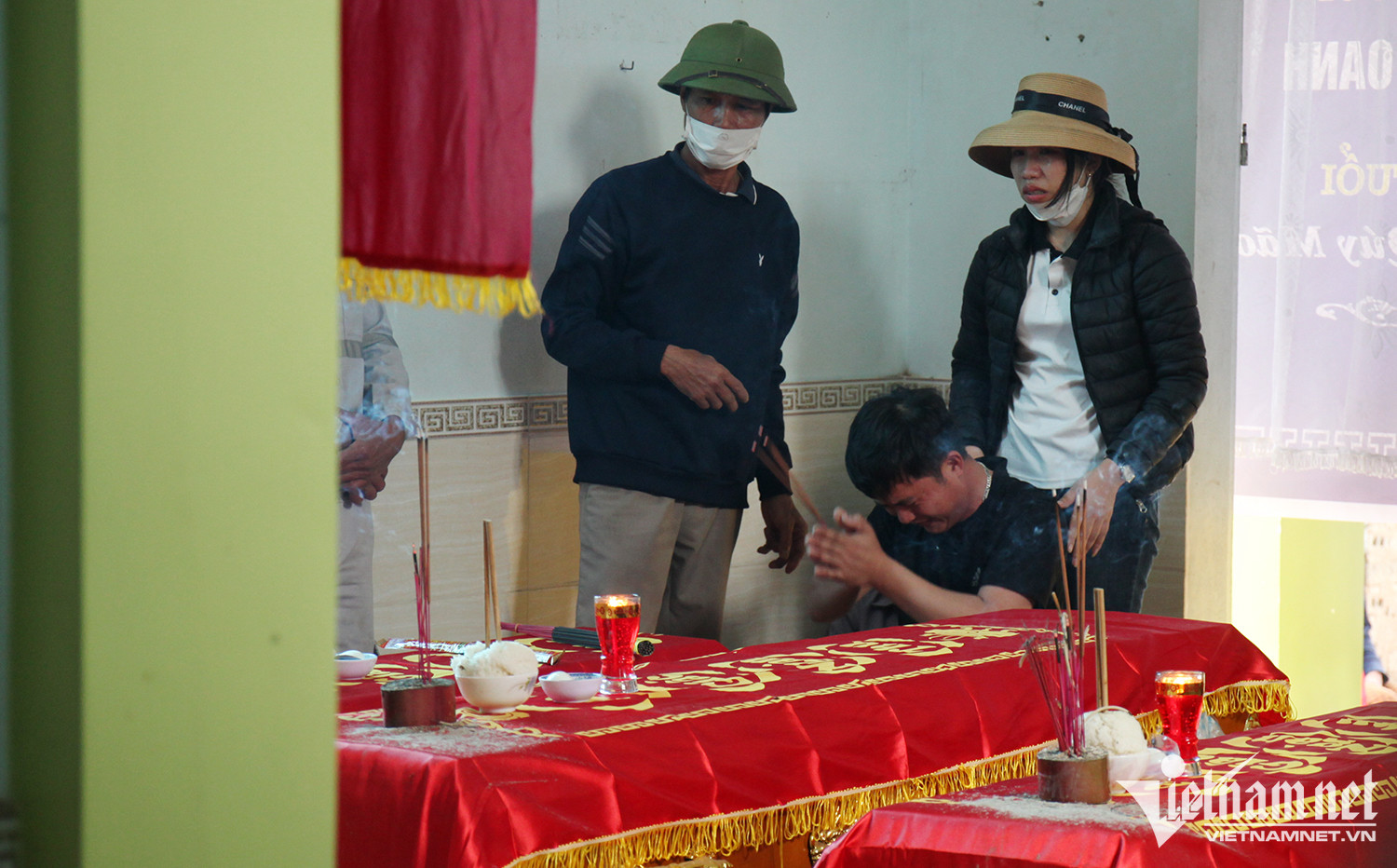 Anh Tâm vẫn chưa thể tin vợ cùng các con ra đi bất ngờ đến như vậy. Ảnh: TT