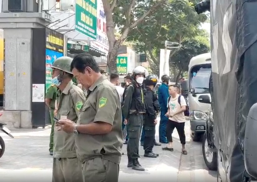 Công an phong tỏa, khám xét văn phòng Công ty F88 tại quận Gò Vấp.