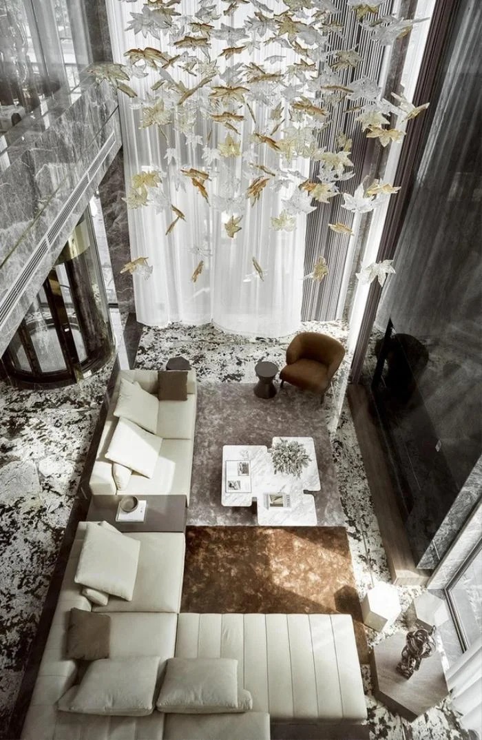 Có thể thấy, căn biệt thự này được thiết kế với phong cách đương đại, tối giản, với những điểm nhấn xa xỉ nhưng tinh tế.