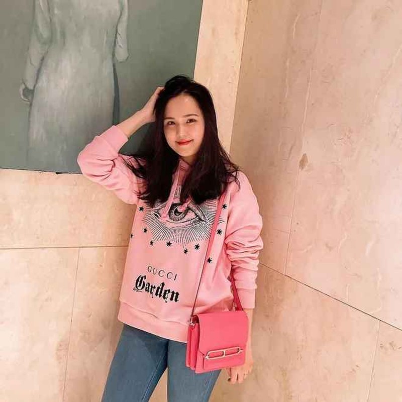 Sau 2 năm kể từ khi hạ sinh quý tử đầu lòng, bà xã của cầu thủ Duy Mạnh đã dần lấy lại được vóc dáng, nhan sắc cũng ngày càng thăng hạng.