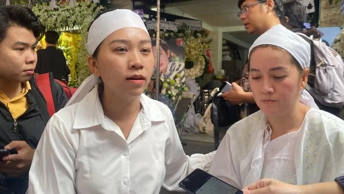 Hình ảnh cháu gái NSƯT Vũ Linh bên cạnh con nuôi cố nghệ sĩ