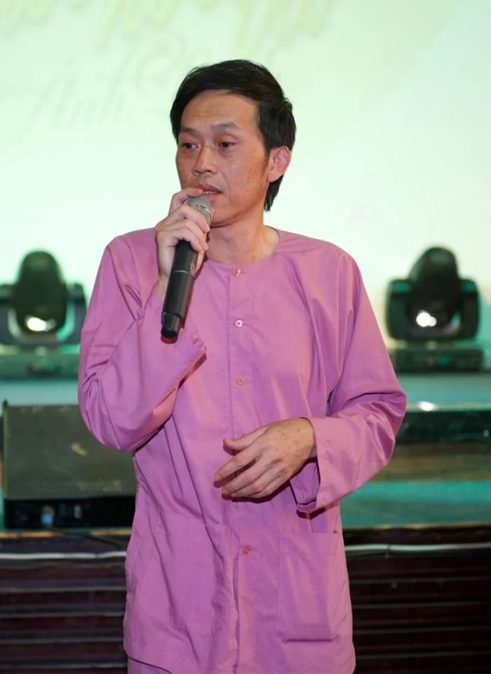NSƯT Hoài Linh.