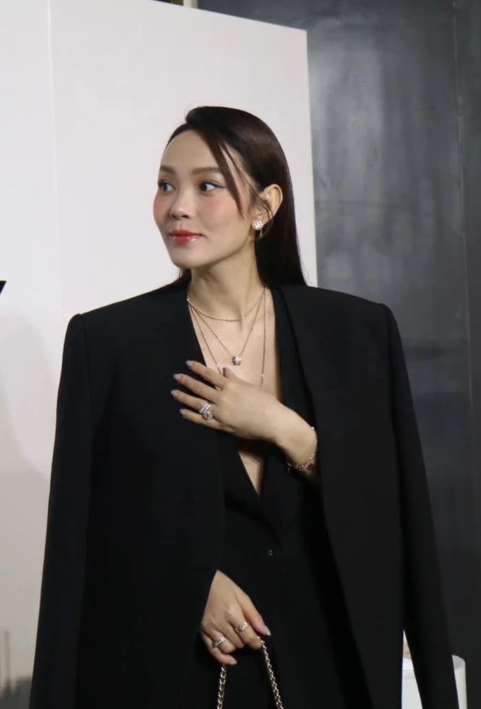 Minh Hằng chính thức xác nhận mang thai con đầu lòng sau hơn nửa năm kết hôn.