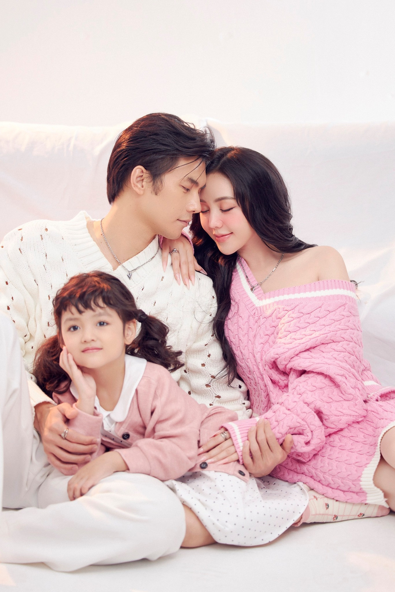 Nhan Phúc Vinh và Quỳnh Kool có tương tác ngọt ngào trong phim làm rộ nghi vấn 