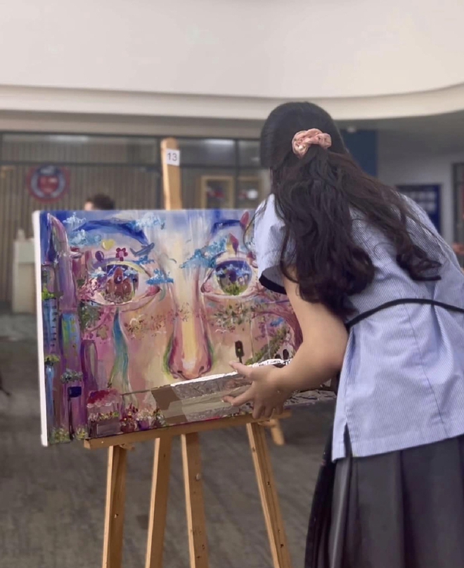 Lọ Lem từng đạt giải nhất 1 cuộc thi hội hoạ