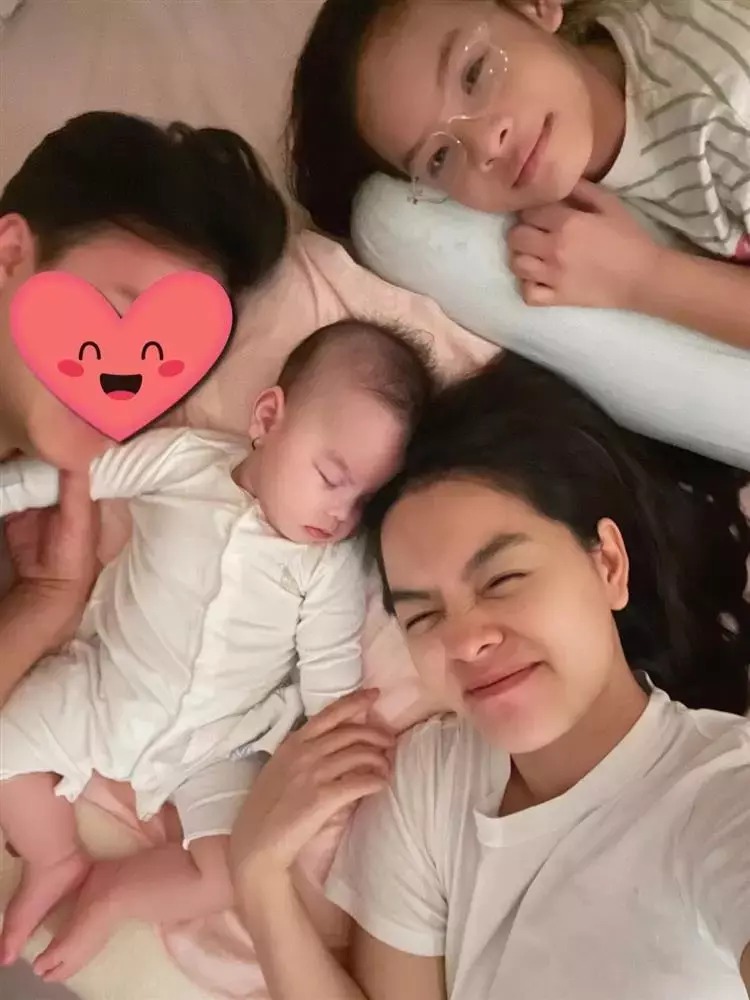 Phạm Quỳnh Anh hạnh phúc bên các con và bạn trai bí ẩn.