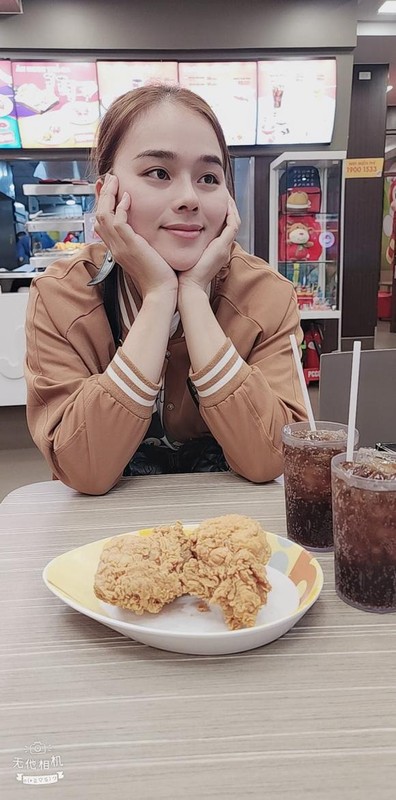 Trong ảnh chồng chụp, 