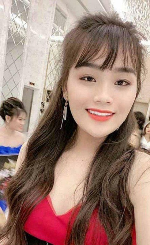 Tham gia chương trình Thách thức danh hài 2019, Ngân Thảo nhanh chóng nổi lên như một “hiện tượng mạng” với biệt danh “Thánh Sún”. Nhờ nét diễn xuất duyên dáng và hài hước, cô nàng đã vượt qua nhiều thí sinh, xuất sắc trở thành Quán quân cuộc thi chiêu mộ nhân tố của “làng hài”.