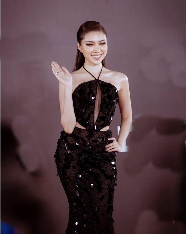 Công bằng mà nói chỉ cần biết chọn góc chụp, thêm ánh sáng hoàn hảo và một chút photoshop, Thanh Thanh Huyền đã ghi điểm hơn nhiều