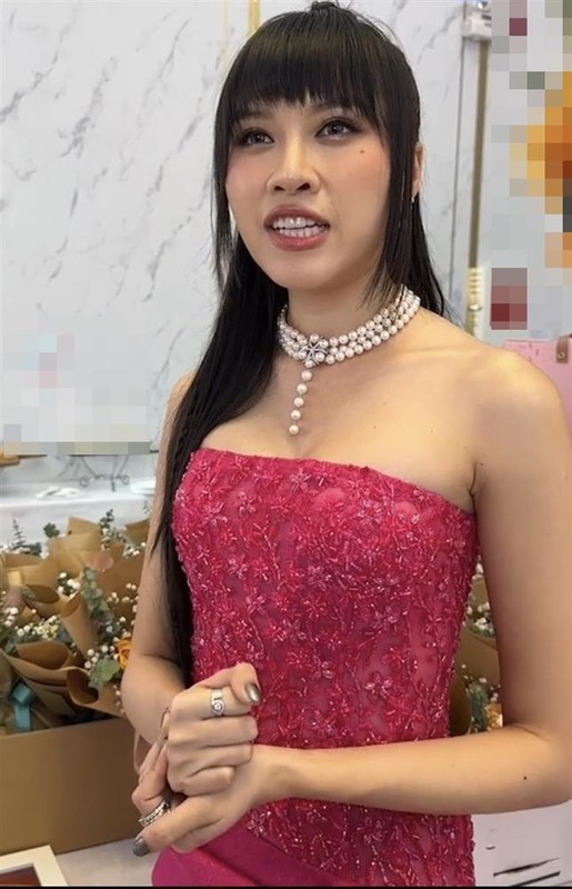 Có thể nói trong dàn mỹ nhân Việt thử sức ở các cuộc thi hoa hậu, MC Thanh Thanh Huyền là người đẹp liên tục dính thị phi khi bị soi vẻ ngoài khác lạ qua cam thường.