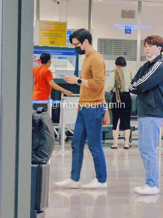 Qua ảnh cam thường của fan, Siwon vẫn nổi bần bật với vóc dáng chuẩn mẫu, vẻ điển trai ngút ngàn