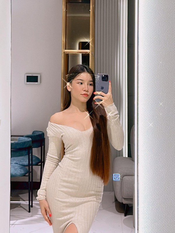 Thay vì đăng ảnh chung, Yến Xuân và bạn trai lại cùng chụp một góc, một địa điểm như ngầm thể hiện đang đi cùng nhau.