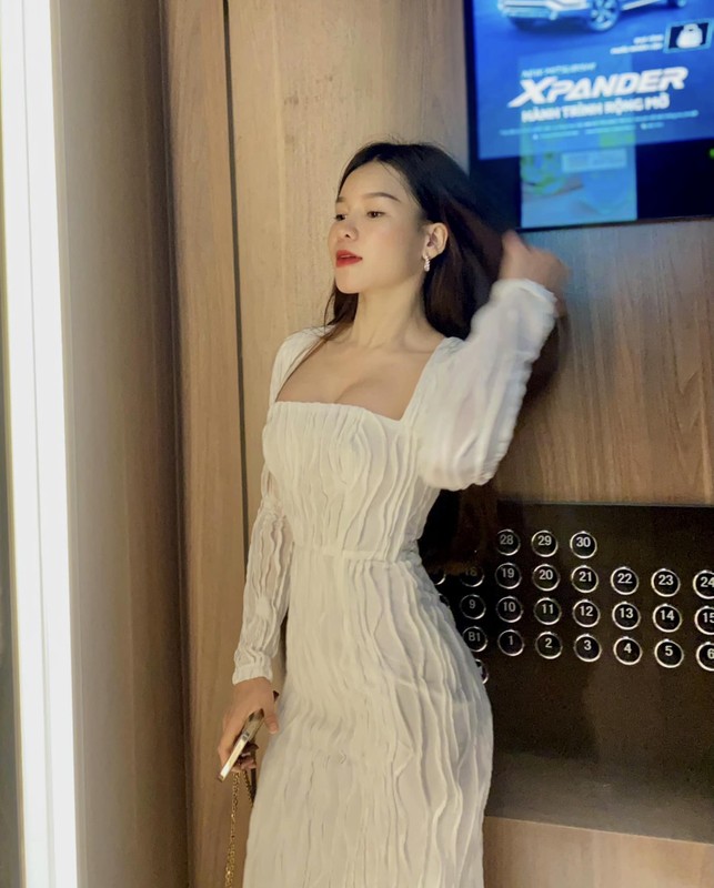 Bạn trai là cầu thủ nổi tiếng nên Yến Xuân cũng thường xuyên phải đối mặt với những lời đánh giá ác ý. Dù thông minh, tài giỏi, thế nhưng cô nàng lại bị chê có gương mặt kém sắc.