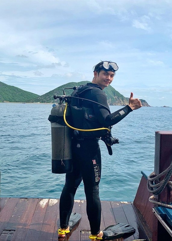 Trước đây, nam diễn viên tốt nghiệp ngành Giáo dục Thể chất tại Cần Thơ.