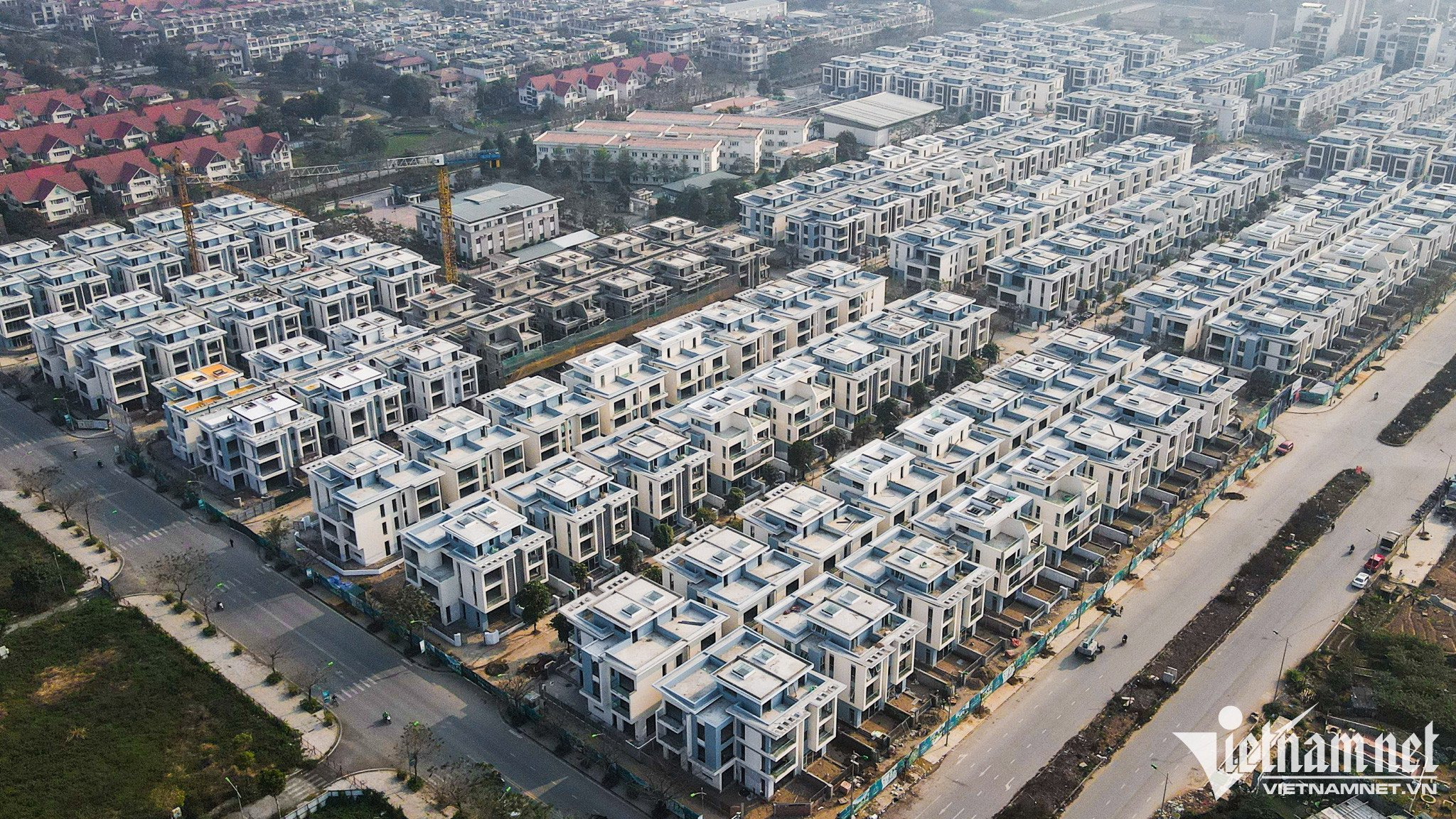 Biệt thự cao cấp không người ở trong khu đô thị Dương Nội ở Hà Nội. Ảnh: Thạch Thảo