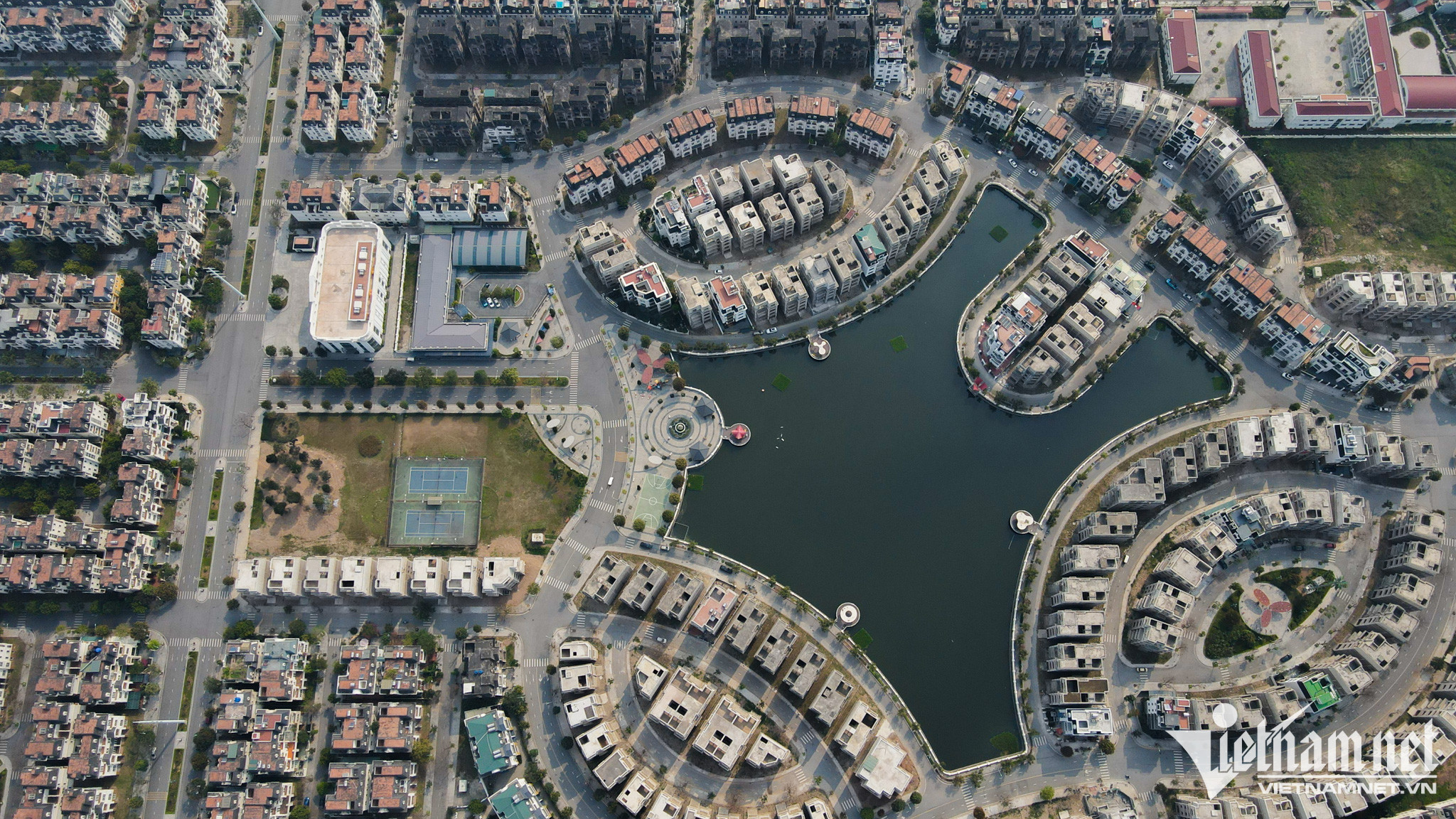 Thị trường bất động sản đã có những chuyển biến, tuy nhiên thị trường vẫn còn nhiều khó khăn về thể chế, nguồn vốn tín dụng, trái phiếu,…Ảnh: Thạch Thảo