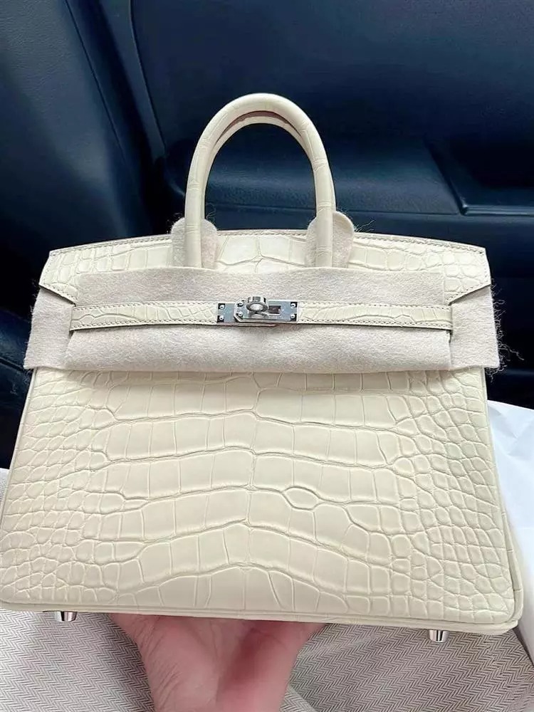 Đại gia quận 7 tiết lộ phải cử người bay qua tận nước ngoài để 