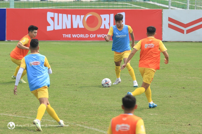 U22 Việt Nam tập luyện trước khi sang Qatar tập huấn