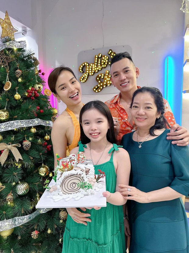 Gia đình nữ diễn viên hạnh phúc chuẩn bị chào đón sự xuất hiện của thành viên nhí