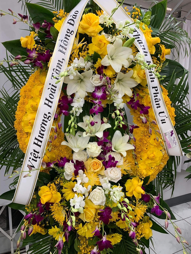 Nghệ sĩ Việt Hương, Hồng Đào gửi vòng hoa tới tang lễ của NSND Diệp Lang