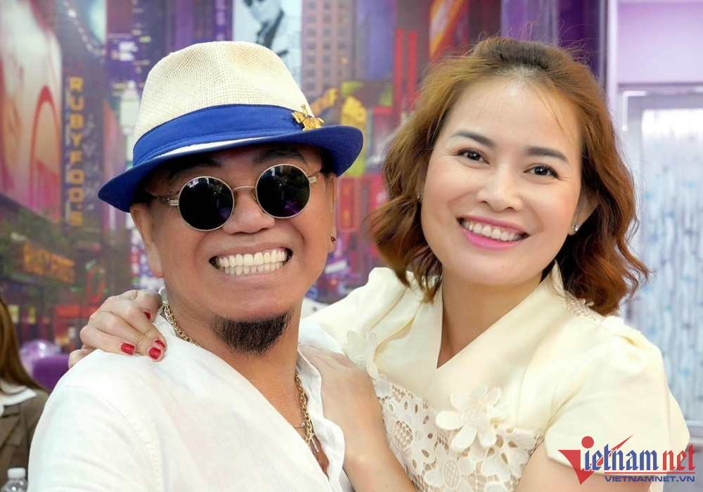 Hồng Tơ và bà xã kém 23 tuổi. 